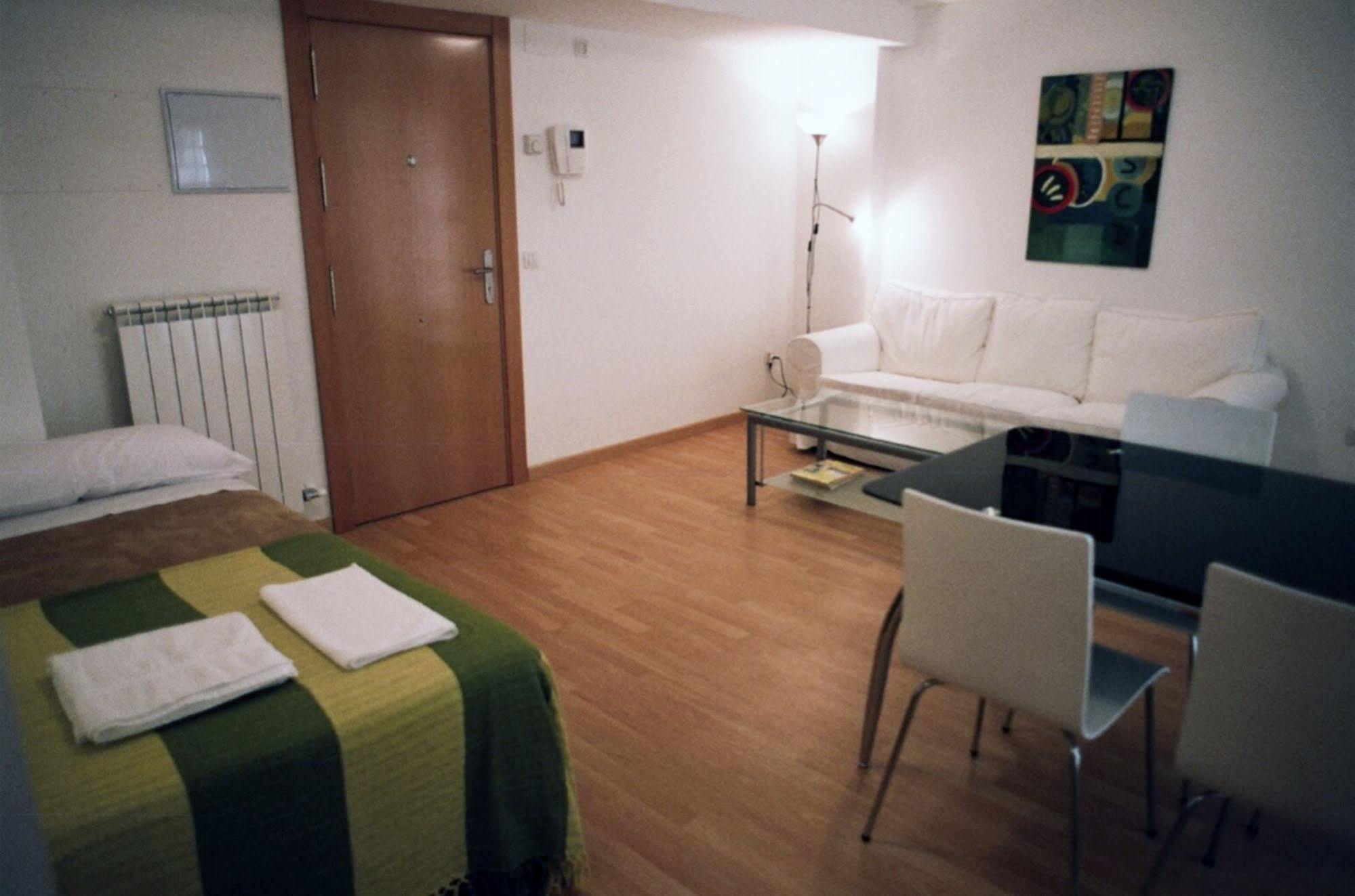 Apartamentos Auhabitat Zaragoza, Edificio De Apartamentos Turisticos Экстерьер фото